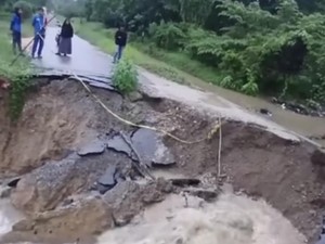 Jalur Alternatif Kendari-Konawe Selatan Amblas 4 Meter Akibat Hujan Deras