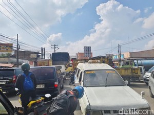 Macet karena Banyak Antrean Mengisi BBM, Warga Nilai Pemkot Medan Tak Peduli
