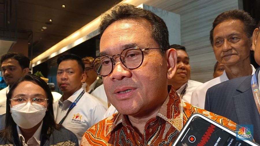 Menteri Perdagangan (Mendag) Budi Santoso saat ditemui seusai Rapat Pimpinan Nasional (Rapimnas) Kadin 2025 di Jakarta, Senin (1/12/2025). (CNBC Indonesia/Martyasari Rizky)