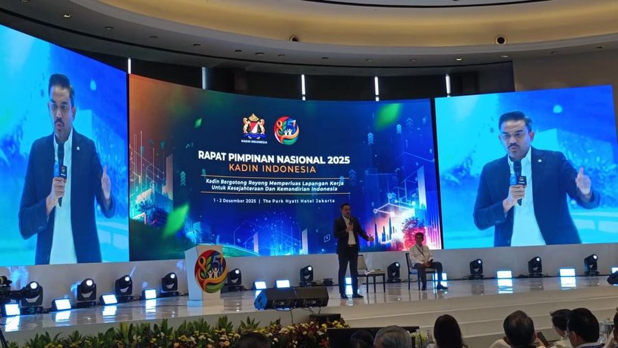 Menteri Usaha Mikro, Kecil dan Menengah (UMKM) Maman Abdurrahman dalam Rapat Pimpinan Nasional (Rapimnas) Kadin 2025 di Jakarta, Senin (1/12/2025). (CNBC Indonesia/Martyasri Rizky)