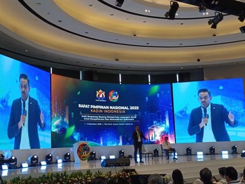 Menteri Usaha Mikro, Kecil dan Menengah (UMKM) Maman Abdurrahman dalam Rapat Pimpinan Nasional (Rapimnas) Kadin 2025 di Jakarta, Senin (1/12/2025). (CNBC Indonesia/Martyasri Rizky)