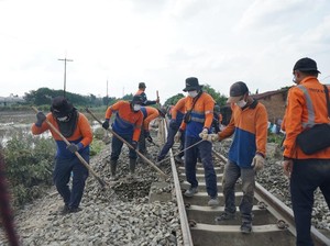 Menhub Sebut Banyak Rel Kereta Tersapu Banjir-Longsor di Sumatera