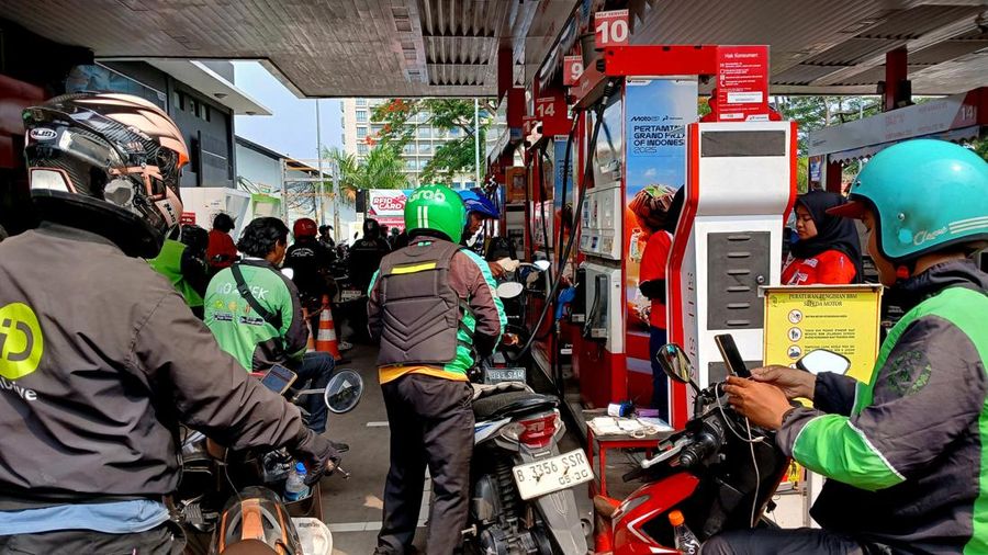 Suasana salah satu SPBU Pertamina di Jakarta, Senin (1/12/2025). (CNBC Indonesia/Tri Susilo)