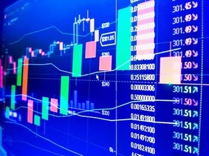 IHSG Menguat Tipis, PANI Siapkan RIght Issue, dan BBCA Umumkan Dividen Interim