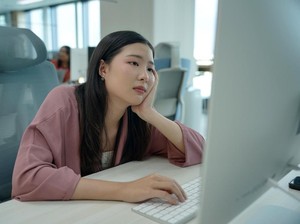 Fenomena Job Hugging Ngetren di Kalangan Gen Z, Apa Itu?