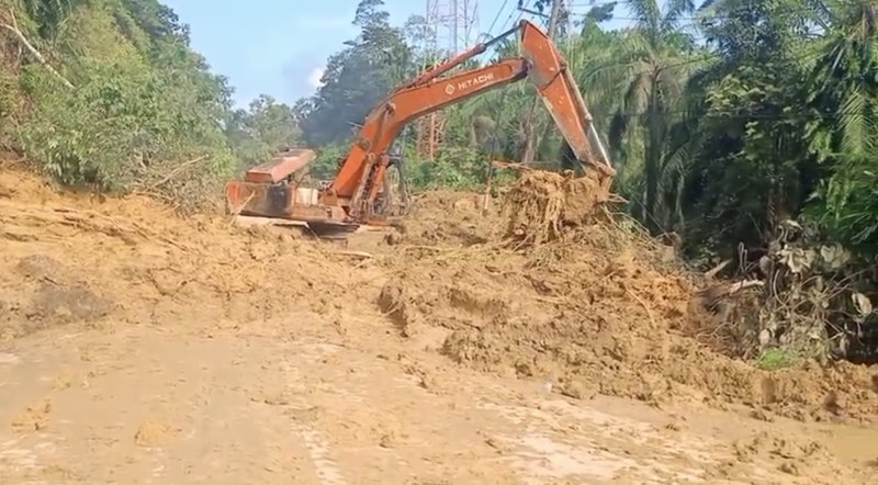 Jalur Medan-Aceh Tamiang Mulai Dapat Diakses. (Dok. BNPB)