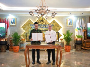 Mensos & Mendiktisaintek Teken MoU soal Beasiswa Lulusan Sekolah Rakyat