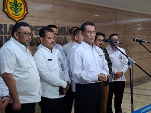 Kementan Kirim Bantuan Beras hingga Minyak Goreng buat Korban Bencana Sumatera