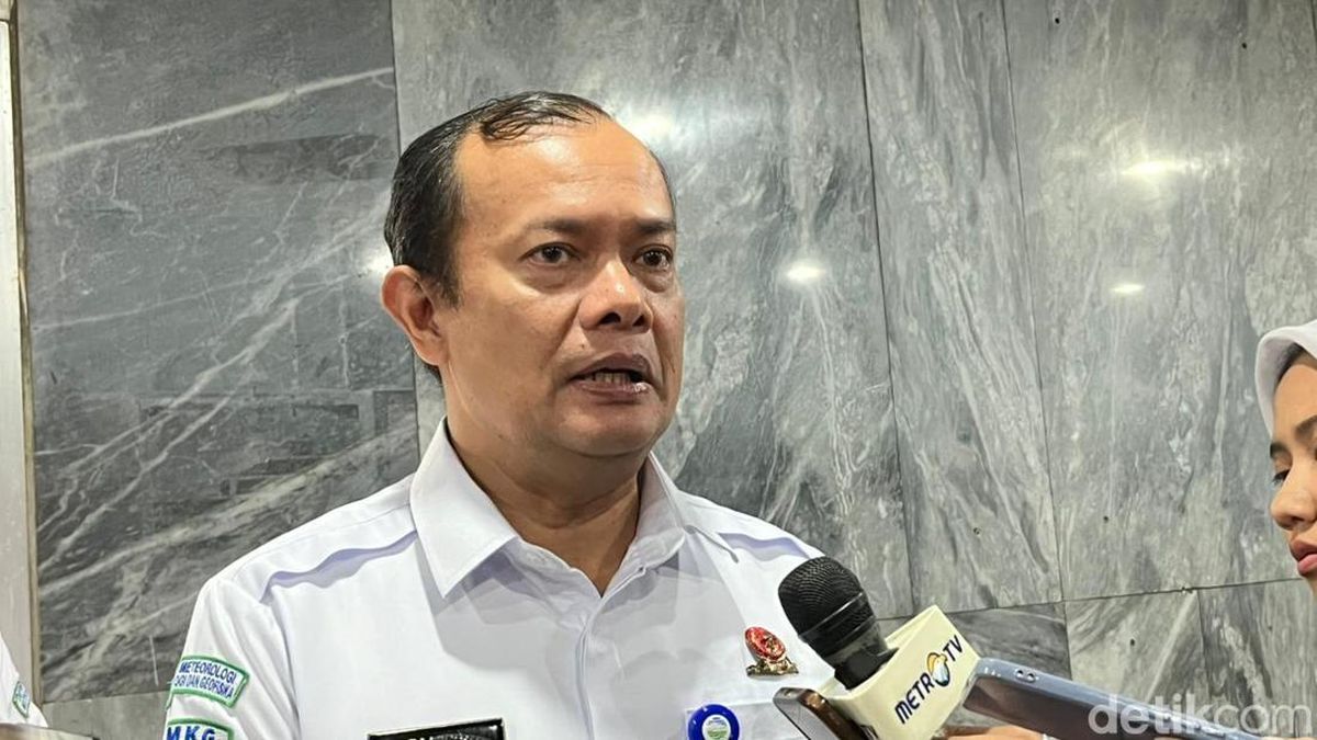 BMKG Catat Asap Karhutla Sempat Masuk Langit Jakarta 6 Jam di Ketinggian 4 Km — NadiKabar.com