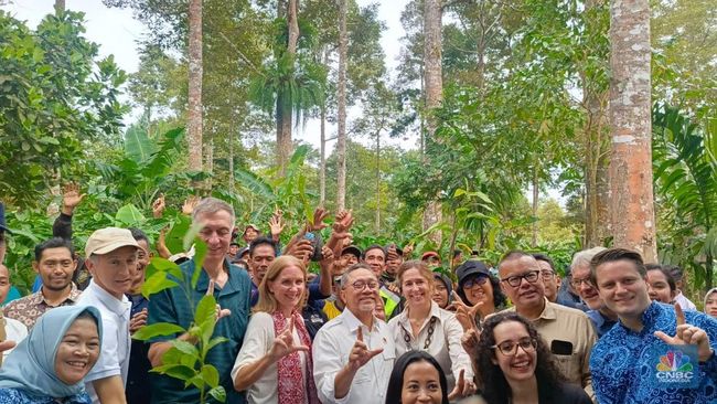 Zulhas Ajak 5 Dubes Negara Eropa Masuk Hutan Lampung, Ada Apa?