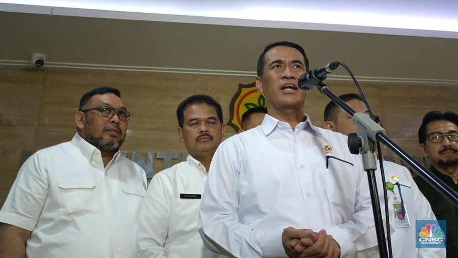 Menteri Pertanian/Kepala Bapanas, Amran Sulaiman saat konferensi pers di Auditorium Kementan, Jakarta, Selasa (2/12/2025). (CNBC Indonesia/Martyasari Rizky)