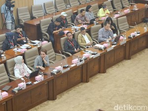 Pedagang Pakaian Impor Bekas Ngadu ke DPR: Minta Dilegalkan-Rela Dipajaki 10%