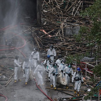 Potret Evakuasi Korban Kebakaran Hong Kong, Mayat Sudah Jadi Abu