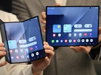 Biaya Ganti Layar HP Lipat Tiga Samsung Seharga Galaxy S25