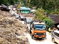 Penampakan Pemulihan Listrik-Jalan di Sibolga-Aceh Usai Banjir Bandang