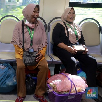 Penampakan Gerbong Kereta RI Dipenuhi Pedagang, Isinya Bikin Kaget