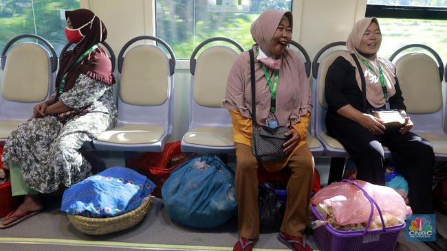 Penampakan Gerbong Kereta RI Dipenuhi Pedagang, Isinya Bikin Kaget