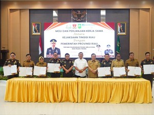 Pemprov-Kejati Riau Teken MoU Pelaksanaan Pidana Kerja Sosial