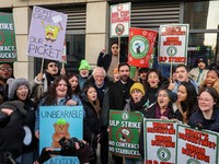Walkot Muslim AS Mamdani Turun Gunung! Ikut Demo Pekerja Starbucks