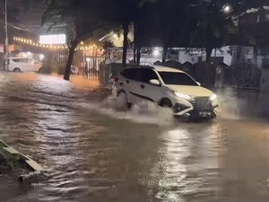 Diguyur Hujan, Sejumlah Ruas di Medan Mulai Terendam Banjir Malam Ini
