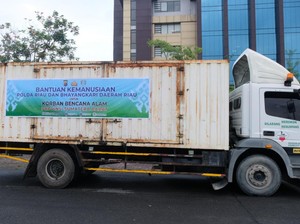 Polda Riau Kirim Kontainer ke Sumbar untuk Simpan Jasad Korban Bencana