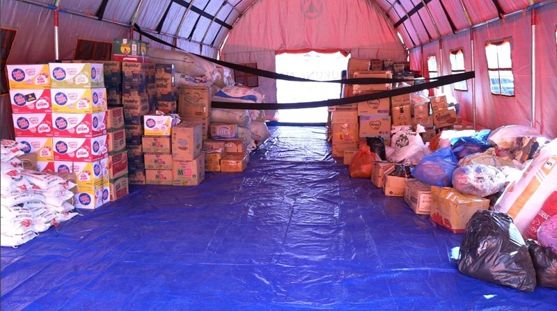 Bantuan seberat 4,1 ton dikirimkan melalui udara ke wilayah terdampak banjir dan longsor di Provinsi Sumatra Barat pada Selasa (2/12/2025). (Dok. BNPB)