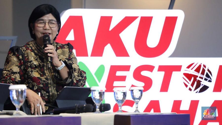 Deputi Gubernur Senior Bankk Indonesia (BI), Destry Damayanti menyampaikan paparan dalam acara Financial Forum 2025 di Jakarta, Rabu (3/12/2025). (CNBC Indonesia/Tri Susilo)