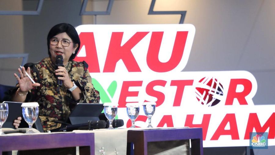 Deputi Gubernur Senior Bankk Indonesia (BI), Destry Damayanti menyampaikan paparan dalam acara Financial Forum 2025 di Jakarta, Rabu (3/12/2025). (CNBC Indonesia/Tri Susilo)
