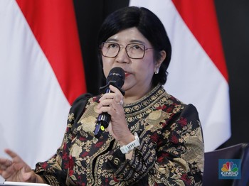 Deputi Gubernur Senior Bankk Indonesia (BI), Destry Damayanti menyampaikan paparan dalam acara Financial Forum 2025 di Jakarta, Rabu (3/12/2025). (CNBC Indonesia/Tri Susilo)