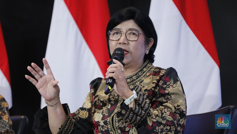 Deputi Gubernur Senior Bankk Indonesia (BI), Destry Damayanti menyampaikan paparan dalam acara Financial Forum 2025 di Jakarta, Rabu (3/12/2025). (CNBC Indonesia/Tri Susilo)