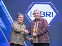 Gagas Holding Ultra Mikro, BRI Raih Anugerah Penggerak Sektor Keuangan
