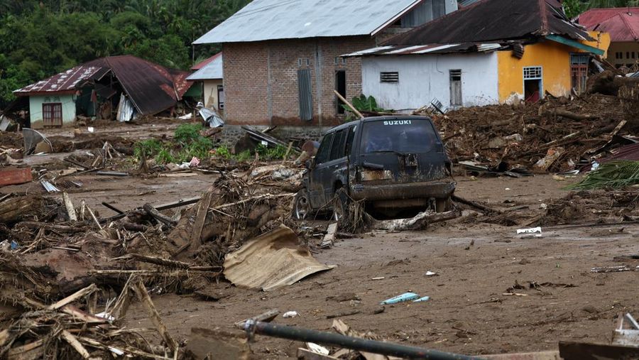 A local resident Abdul Ghani, 57, shows a photo of his wife Marsoni, who has been missing following deadly flash floods in Palembayan, Agam regency, West Sumatra province, Indonesia, December 2, 2025. REUTERS/Willy Kurniawan
