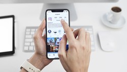 Sering Scrolling Sambil Duduk Berjam-jam? Pakar UGM Wanti-wanti Risikonya ke Otak