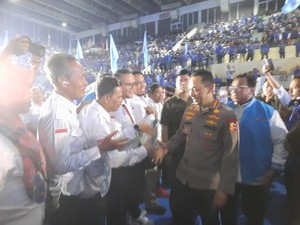 Kapolri Buka Rapimnas KSPSI AGN 2025 di Senayan, Dihadiri Ribuan Massa Buruh
