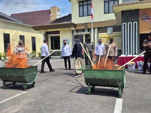 Kejari Probolinggo Musnahkan Ribuan Obat Terlarang hingga Sabu
