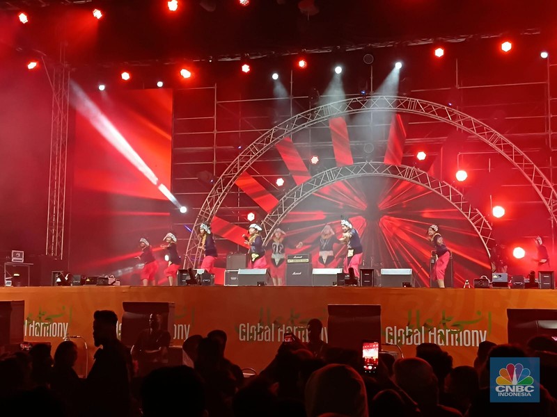 Kementerian Media Arab Saudi kembali menggelar acara bertajuk Global Harmony di Taman Al-Suwaidi, Riyadh. Inisiatif yang telah memasuki tahun kedua ini adalah bagian dari &#039;The Quality of Life Program&#039; yang secara langsung mendukung Saudi Vision 2030. Global Harmony 2025 dimulai tanggal 11 November hingga 20 Desember 2025 di mana Indonesia mulai berpartisipasi, Selasa (2/12/2025) hingga Kamis (4/12/2025). (CNBC Indonesia/Muhammad Iqbal)