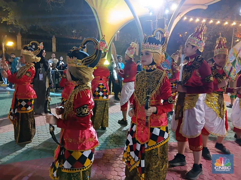 Kementerian Media Arab Saudi kembali menggelar acara bertajuk Global Harmony di Taman Al-Suwaidi, Riyadh. Inisiatif yang telah memasuki tahun kedua ini adalah bagian dari &#039;The Quality of Life Program&#039; yang secara langsung mendukung Saudi Vision 2030. Global Harmony 2025 dimulai tanggal 11 November hingga 20 Desember 2025 di mana Indonesia mulai berpartisipasi, Selasa (2/12/2025) hingga Kamis (4/12/2025). (CNBC Indonesia/Muhammad Iqbal)