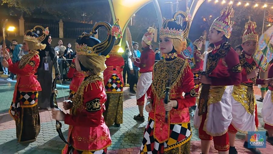 Kementerian Media Arab Saudi kembali menggelar acara bertajuk Global Harmony di Taman Al-Suwaidi, Riyadh. Inisiatif yang telah memasuki tahun kedua ini adalah bagian dari 'The Quality of Life Program' yang secara langsung mendukung Saudi Vision 2030. Global Harmony 2025 dimulai tanggal 11 November hingga 20 Desember 2025 di mana Indonesia mulai berpartisipasi, Selasa (2/12/2025) hingga Kamis (4/12/2025). (CNBC Indonesia/Muhammad Iqbal)