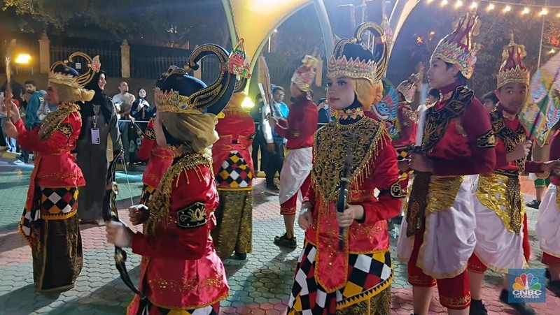 Kementerian Media Arab Saudi kembali menggelar acara bertajuk Global Harmony di Taman Al-Suwaidi, Riyadh. Inisiatif yang telah memasuki tahun kedua ini adalah bagian dari 'The Quality of Life Program' yang secara langsung mendukung Saudi Vision 2030. Global Harmony 2025 dimulai tanggal 11 November hingga 20 Desember 2025 di mana Indonesia mulai berpartisipasi, Selasa (2/12/2025) hingga Kamis (4/12/2025). (CNBC Indonesia/Muhammad Iqbal)