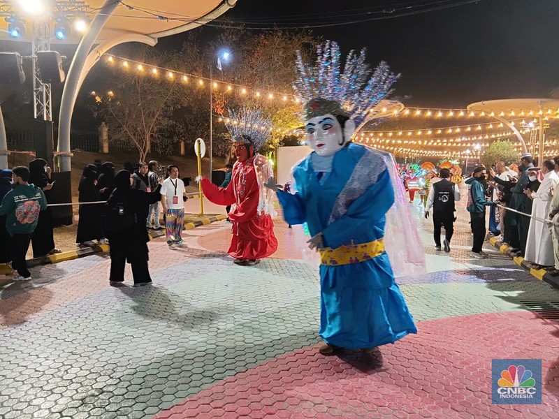 Kementerian Media Arab Saudi kembali menggelar acara bertajuk Global Harmony di Taman Al-Suwaidi, Riyadh. Inisiatif yang telah memasuki tahun kedua ini adalah bagian dari &#039;The Quality of Life Program&#039; yang secara langsung mendukung Saudi Vision 2030. Global Harmony 2025 dimulai tanggal 11 November hingga 20 Desember 2025 di mana Indonesia mulai berpartisipasi, Selasa (2/12/2025) hingga Kamis (4/12/2025). (CNBC Indonesia/Muhammad Iqbal)