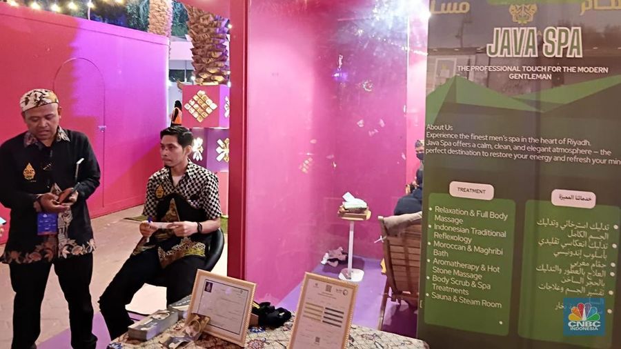 Kementerian Media Arab Saudi kembali menggelar acara bertajuk Global Harmony di Taman Al-Suwaidi, Riyadh. Inisiatif yang telah memasuki tahun kedua ini adalah bagian dari 'The Quality of Life Program' yang secara langsung mendukung Saudi Vision 2030. Global Harmony 2025 dimulai tanggal 11 November hingga 20 Desember 2025 di mana Indonesia mulai berpartisipasi, Selasa (2/12/2025) hingga Kamis (4/12/2025). (CNBC Indonesia/Muhammad Iqbal)