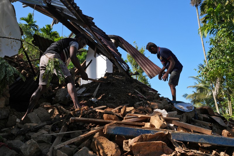 Kondisi setelah Siklon Ditwah elanda kawasan Mawathura, distrik Kandy, Sri Lanka, Rabu (3/12/2025). (REUTERS/Thilina Kaluthotage)