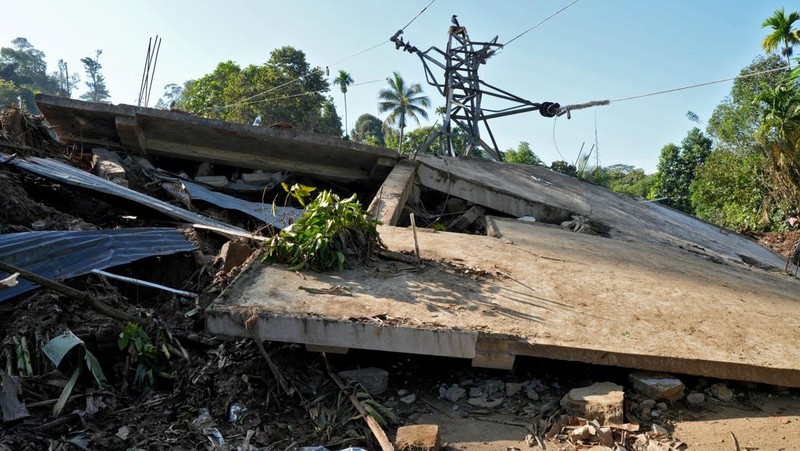 Kondisi setelah Siklon Ditwah elanda kawasan Mawathura, distrik Kandy, Sri Lanka, Rabu (3/12/2025). (REUTERS/Thilina Kaluthotage)