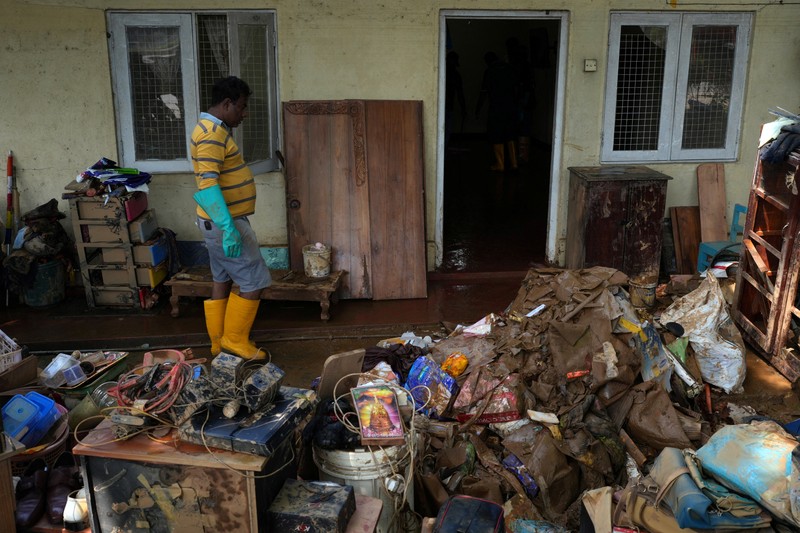 Kondisi setelah Siklon Ditwah elanda kawasan Mawathura, distrik Kandy, Sri Lanka, Rabu (3/12/2025). (REUTERS/Thilina Kaluthotage)