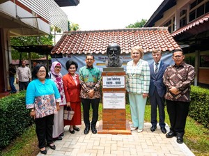 Perkuat Diplomasi RI-Rusia, Menbud Resmikan The Bust of Leo Tolstoy