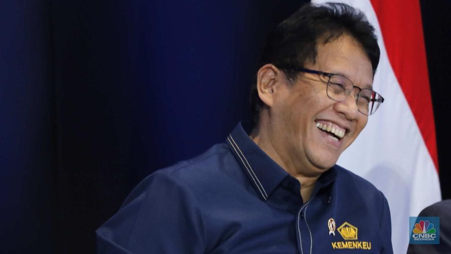 Menteri Keuangan, Purbaya Yudhi Sadewa menyampaikan paparan dalam acara Financial Forum 2025 di Jakarta, Rabu (3/12/2025). (CNBC Indonesia/Tri Susilo)