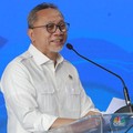 Menteri Koordinator Bidang Pangan RI, Zulkifli Hasan (Zulhas) saat menyampaikan sambutan dalam pelepasan Ekspor Udang Indonesia Bersertifikat Bebas Cesium-137 ke Amerika Serikat di Jakarta, Rabu (3/12/2025). (CNBC Indonesia/Muhammad Sabki)