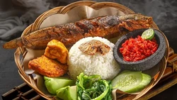 5 Nasi Tempong yang Lagi Hype di Jakarta, Sambalnya Juara!