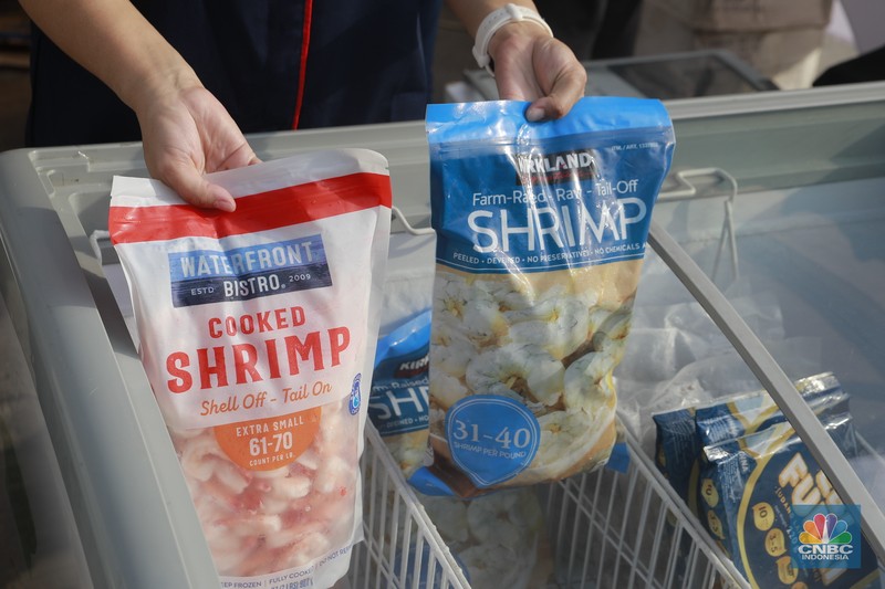 Seremoni pelepasan Ekspor Udang Indonesia Bersertifikat Bebas Cesium-137 ke Amerika Serikat di Pelabuhan Tanjung Priok, Jakarta, Rabu (3/12/2025). (CNBC Indonesia/Muhammad Sabki)