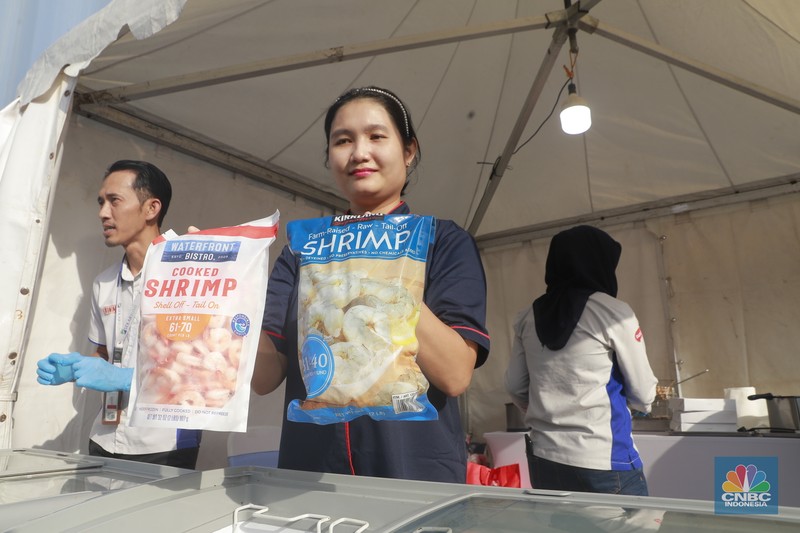 Seremoni pelepasan Ekspor Udang Indonesia Bersertifikat Bebas Cesium-137 ke Amerika Serikat di Pelabuhan Tanjung Priok, Jakarta, Rabu (3/12/2025). (CNBC Indonesia/Muhammad Sabki)